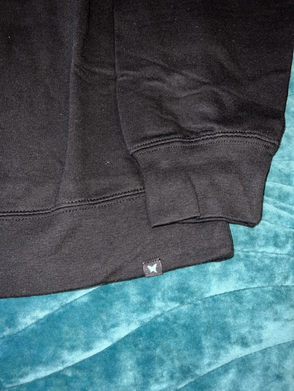 Classic Black Crewneck Sweater with Embroidered Wing Motif CLSICS MAGIC XL